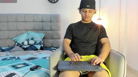 Snapshot of samxx_muscle chatting on September 10, 1:45 pm samxx_muscle online show from September 10, 1:45 pm