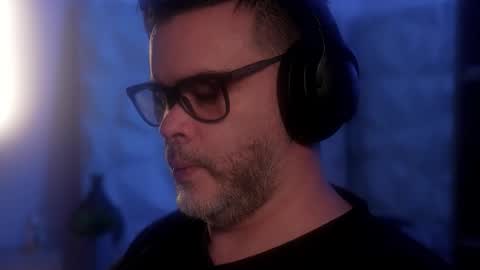 Sanders online show from October 13, 2:35 am