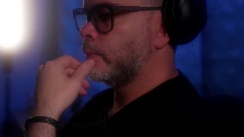 Sanders online show from October 8, 6:19 am