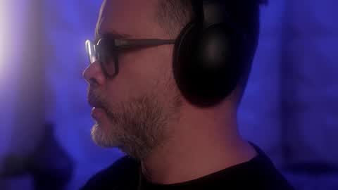 Sanders online show from October 14, 4:04 am