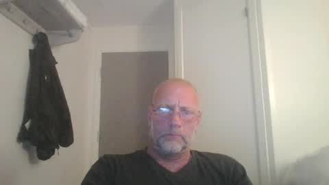 sandnesrune523 online show from June 17, 5:51 pm