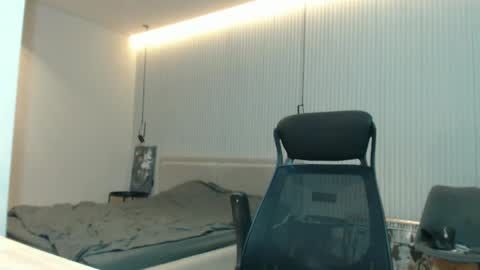 DeAlex online show from October 11, 2:43 pm