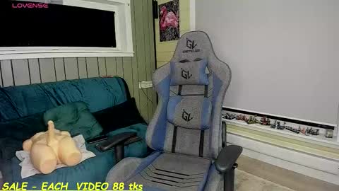 Sandy and Chris online show from November 28, 12:07 am