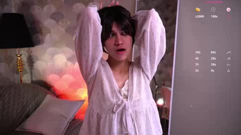 Viola  online show from February 18, 2:06 pm