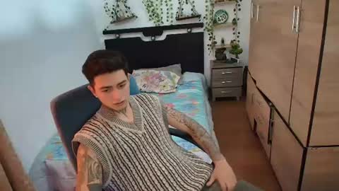 santi_ss online show from July 4, 4:43 pm