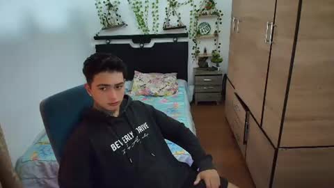 santi_ss online show from July 5, 11:39 am