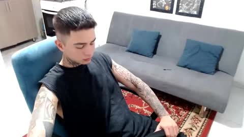 santi_ss online show from December 19, 3:40 pm