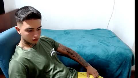 Snapshot of santi_ss chatting on September 15, 12:45 am santi_ss online show from September 15, 12:45 am