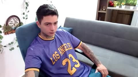 santi_ss online show from April 8, 2:53 pm