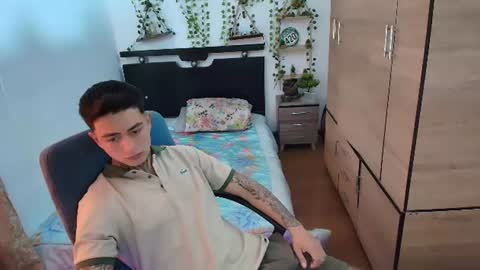 santi_ss online show from July 10, 3:17 pm