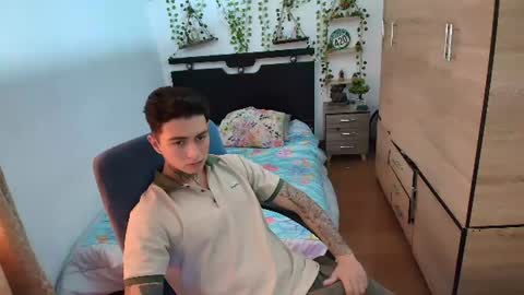 santi_ss online show from June 28, 1:18 pm