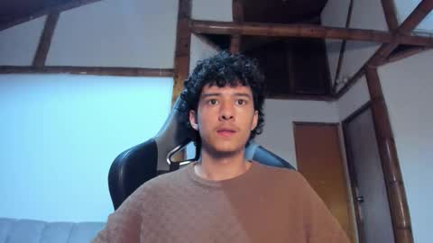 santi_twink19 online show from February 21, 8:17 am