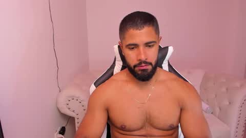 santiago_huntt online show from February 1, 12:47 pm