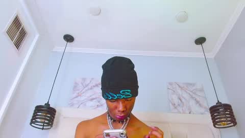 Santiiiiii  online show from April 5, 1:24 am