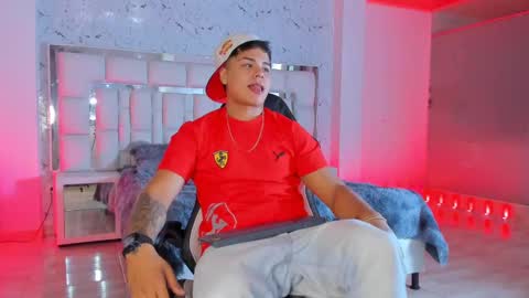 Snapshot of santiagoreyesft chatting on September 19, 4:05 am Santi Reyes online show from September 19, 4:05 am