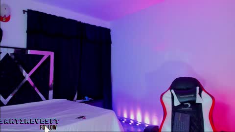 Snapshot of santiagoreyesft chatting on February 15, 12:37 am Santi Reyes online show from February 15, 12:37 am