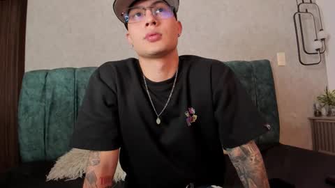 santii_twink online show from March 18, 5:35 am