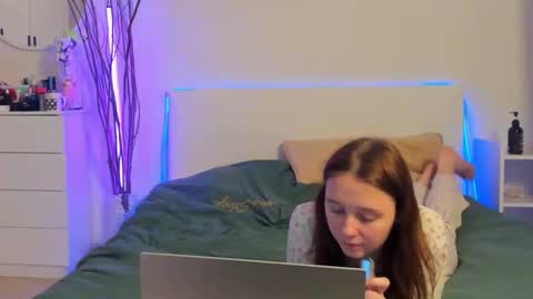 santythousand online show from February 7, 10:35 pm