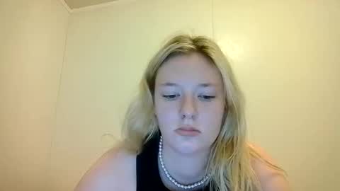 sara9920 online show from April 24, 12:01 am