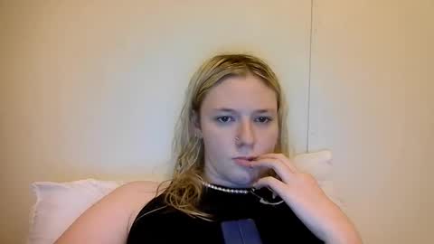 sara9920 online show from April 21, 2:51 am