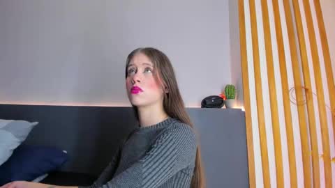 sara__jones_ online show from September 23, 11:26 am