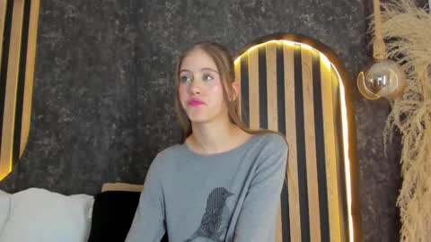 sara__jones_ online show from February 2, 10:06 pm
