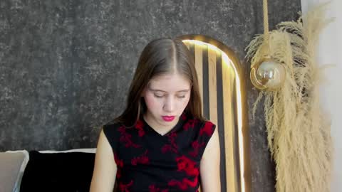 sara__jones_ online show from February 5, 8:14 pm