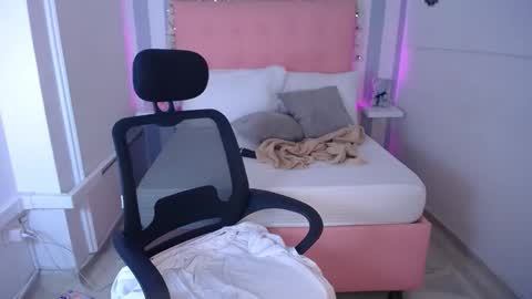 Sara... online show from October 7, 10:39 pm