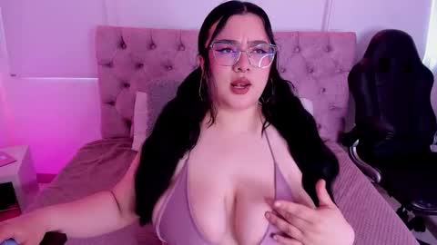 SARA ARIAS  online show from September 25, 11:50 am