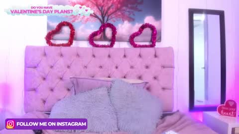 SARA ARIAS  online show from February 3, 11:58 pm