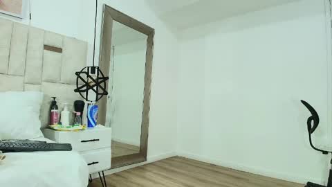 sara online show from April 17, 10:01 pm