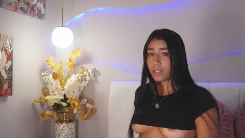  Sara Jones  online show from February 25, 7:06 pm