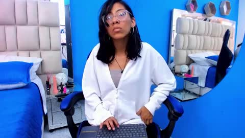 sara_naomi online show from September 15, 8:10 pm