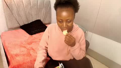 S A R A online show from February 15, 7:39 pm