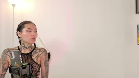 Sara online show from April 14, 2:09 pm