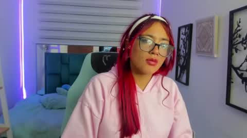 sara_red_x online show from July 1, 3:48 am