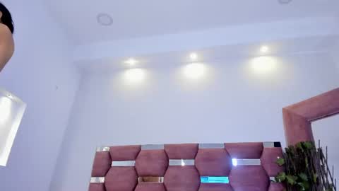 sara_sm1th_ online show from July 12, 1:47 pm