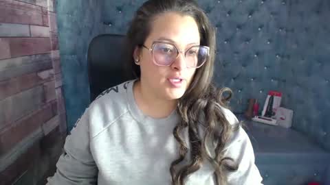 sara_thonson_ online show from September 18, 3:32 am