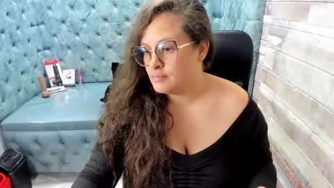 sara_thonson_ online show from June 8, 4:13 am