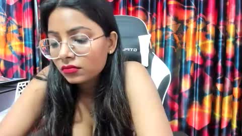 saraa_jayy online show from October 17, 10:52 am