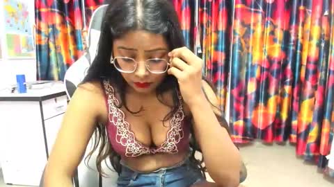 saraa_jayy online show from November 4, 3:41 am