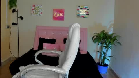 Snapshot of saraa_ramirez chatting on February 25, 8:42 pm Sarah Ramirez online show from February 25, 8:42 pm