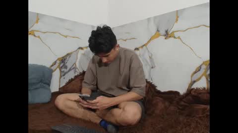 sara and thomas online show from January 7, 2:38 am