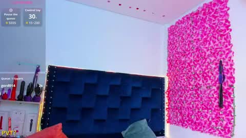 SARAHGIL online show from October 2, 10:30 pm