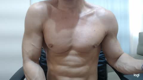 saradorj92 online show from December 1, 8:11 pm