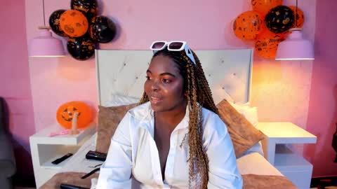 saradunss online show from November 2, 8:09 pm