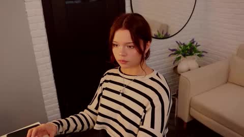 Sarah online show from October 6, 10:55 am