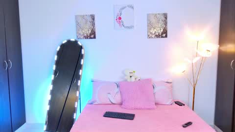 sarah  cinnamon online show from June 9, 5:01 pm