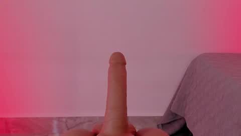 Sarah Bonneth online show from April 25, 1:41 pm