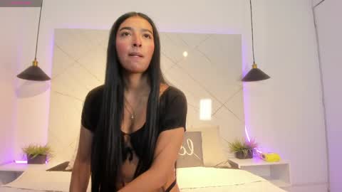 sarah_collens_ online show from May 14, 11:30 am